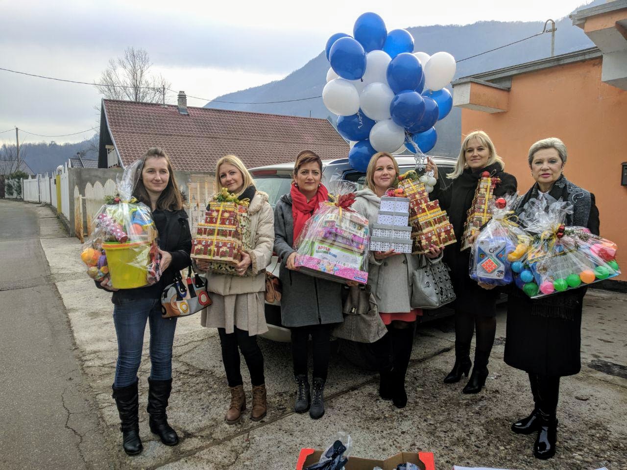 Новогодишњи поклони за штићенике Сигурне куће