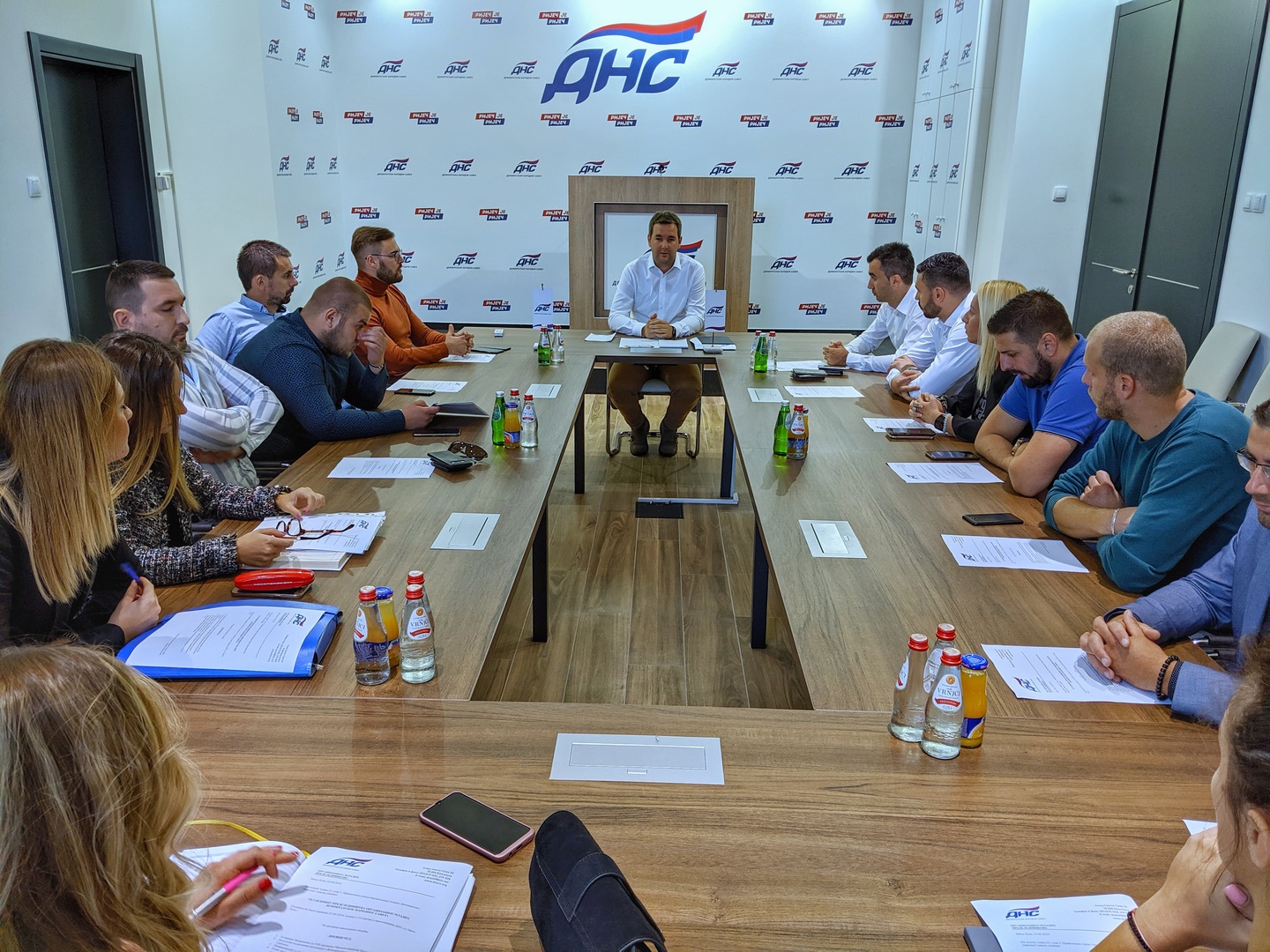 МЛАДИ ДНС-а: Усвојен план за активније учешће у креирању локалних омладинских политика