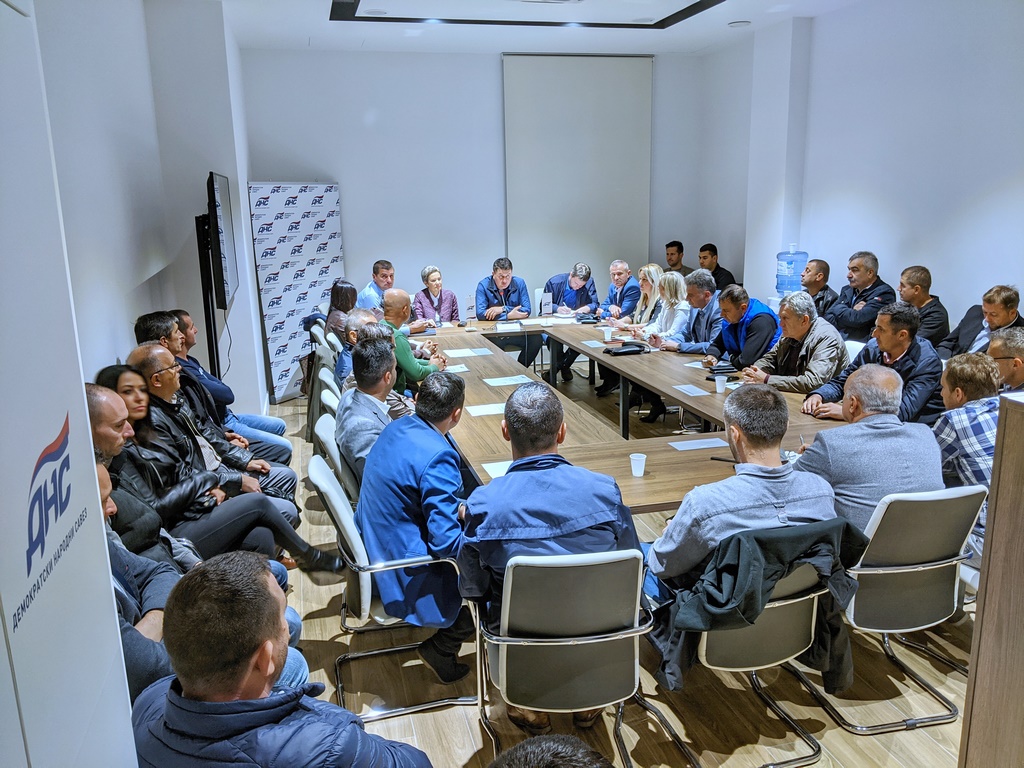 Одржан састанак предсједника мјесних одбора са предсједником Градске Организације ДНС Бања Лука, Миланом Радовићем